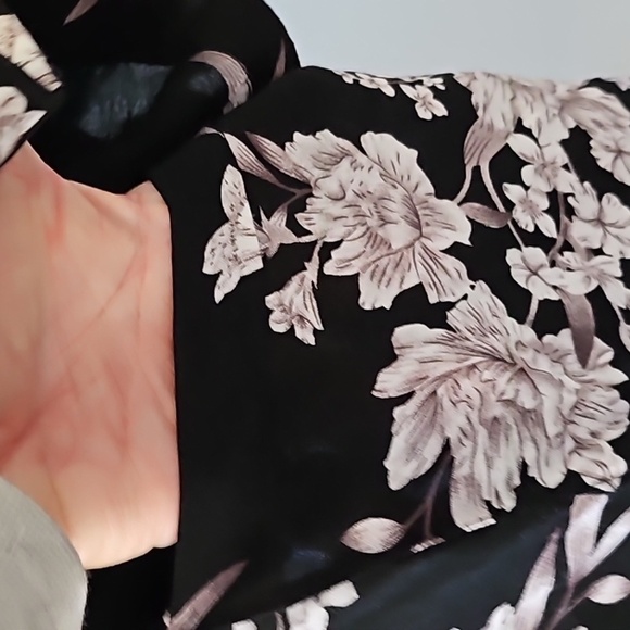 Spiritual Gangster Black Floral Print Front Tie Robe/Cover-Up - Picture 6 of 11